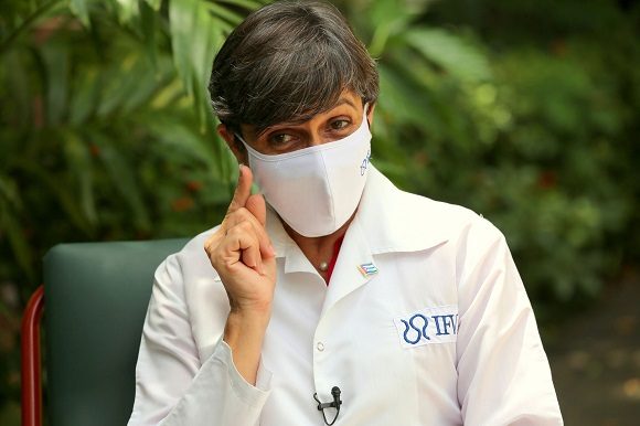 Dra. Meiby de la Caridad Rodríguez González como jefa del ensayo clínico por parte del Instituto Finlay de Vacunas 4 580x386