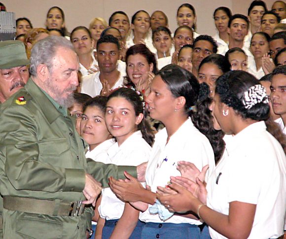 MAESTROS EMERGENTES DESTACADOS Fidel Castro Palacio de Convenciones foto Roberto Suarez 2 580x485