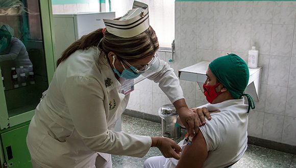 vacunacion trabajadores de la salud la habana 01 580x330